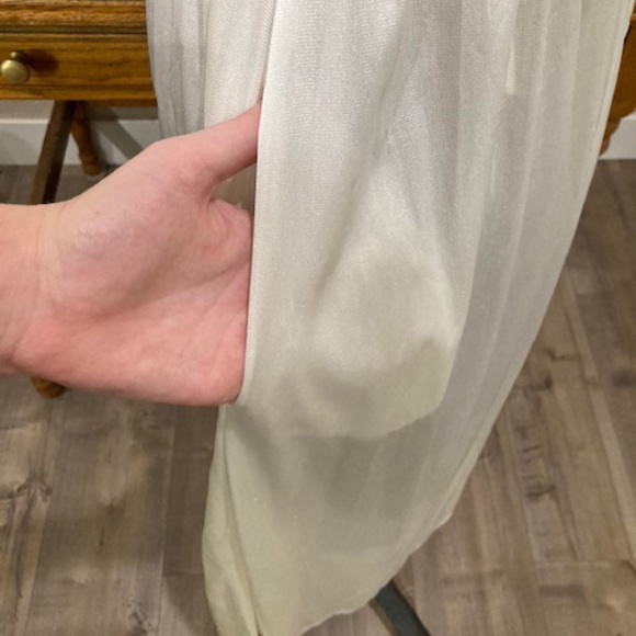 Medium ivory dressing robe - Picture 2 of 5